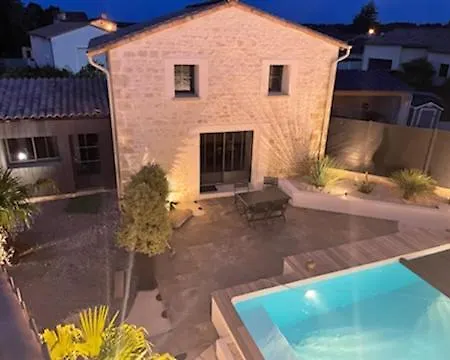 Jolie Maison En Pierres Avec Piscine Et Parking Saint-Gelais Exterior photo