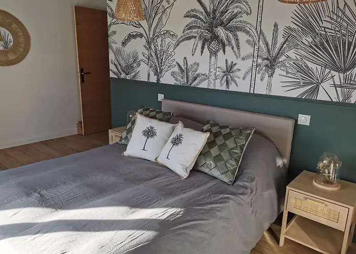 Jolie Maison En Pierres Avec Piscine Et Parking