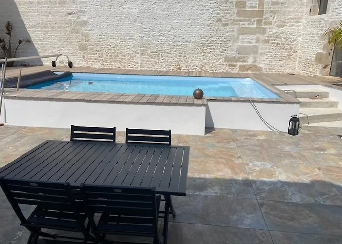 Jolie Maison En Pierres Avec Piscine Et Parking
