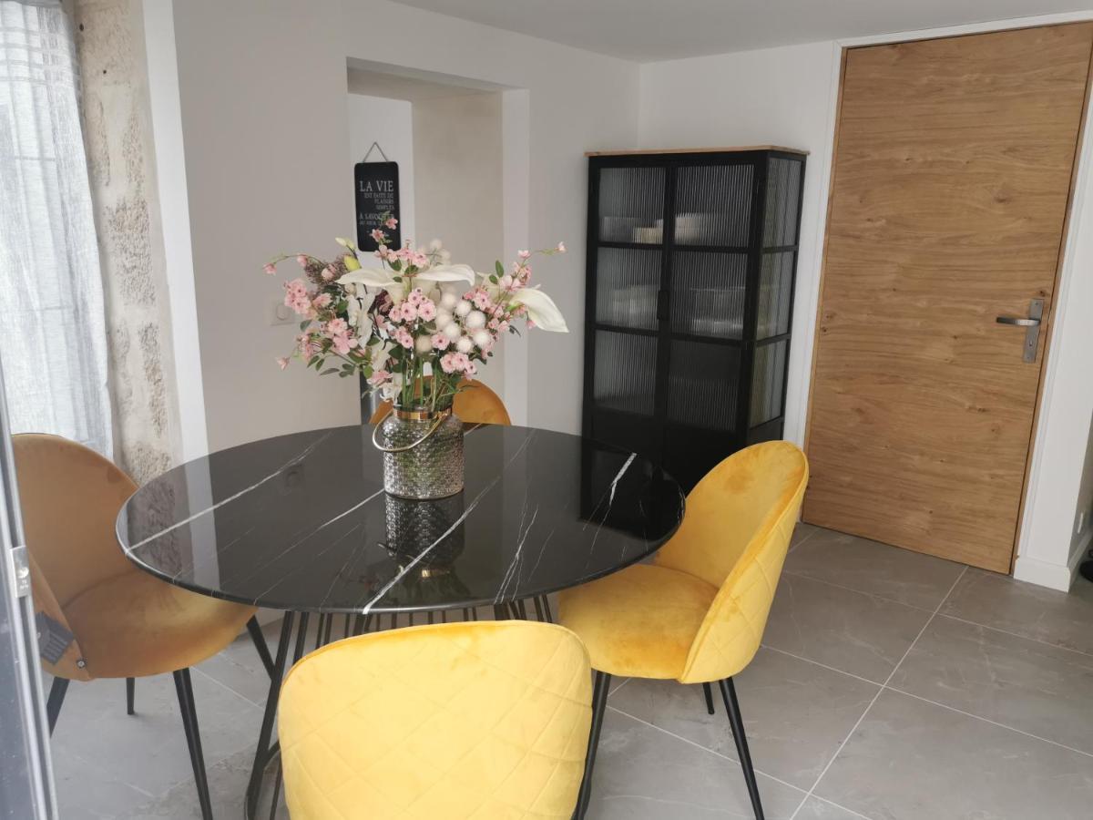 Jolie Maison En Pierres Avec Piscine Et Parking