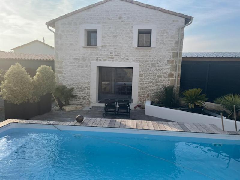 Jolie Maison En Pierres Avec Piscine Et Parking * Saint-Gelais