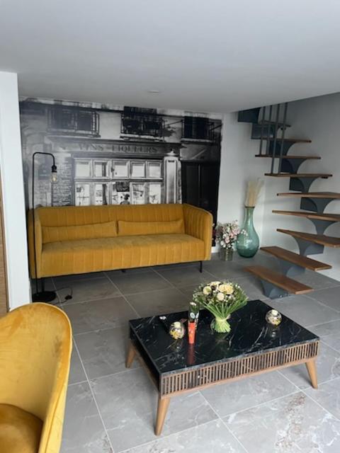 Jolie Maison En Pierres Avec Piscine Et Parking Ferienhaus
